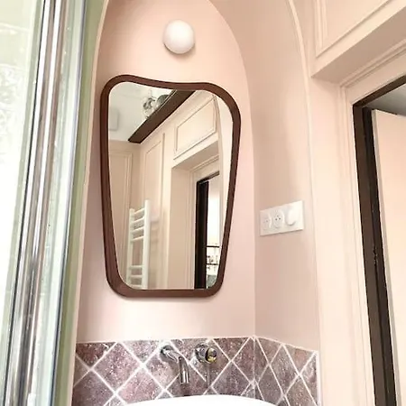 Apartment Charming Cocoon In The Heart Of Paris